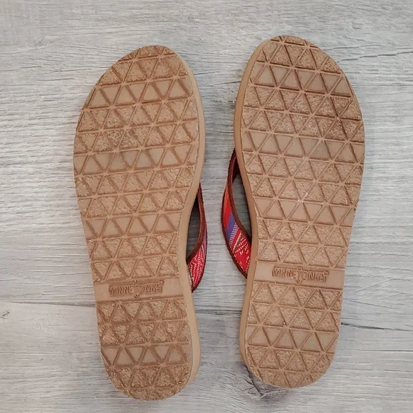 Minnetonka 10 - Picture 2 of 2